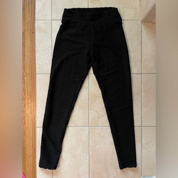 Black Textured Leggings with Scrunch Butt - Picture 10 of 10